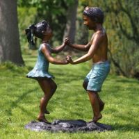 Bronzefigur Tanzende Mädchen