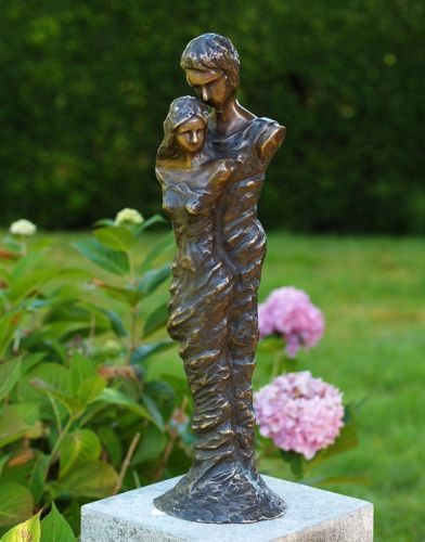 Bronzefigur Modernes Liebespaar