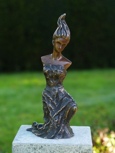 Bronzefigur Moderne Frau