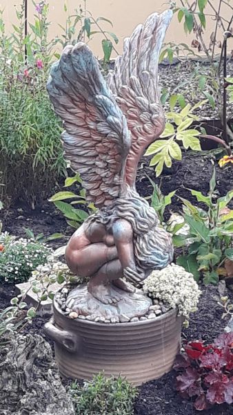 Gartenfigur Hockende Engelfrau "RACHEL", Kupfer Optik - Original von Vidroflor