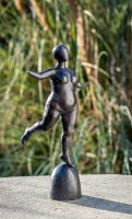 Bronzefigur dicke nackte Frau