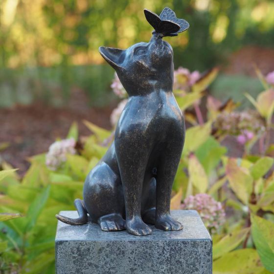 Bronzefigur Katze mit Schmetterling