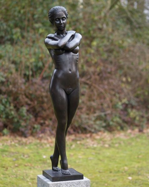 Bronzefigur Stehende Frau