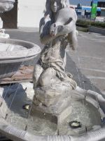 Springbrunnen Frau auf Fels Made in Italy