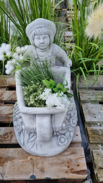 Gartenfigur Mädchen mit Schubkarre, bepflanzbar, antik grau