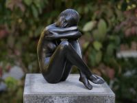 Bronzefigur schlafende nackte Frau