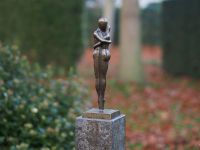 Bronzefigur Liebespaar eng umschlungen