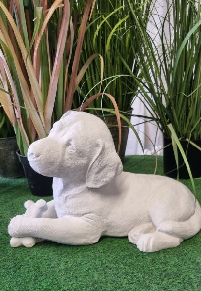 Gartenfigur Hund Labrador mit Knochen, verschiedene Farben