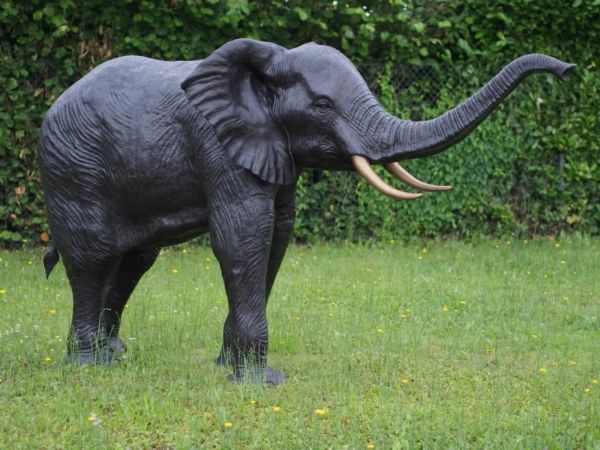 Bronzefigur Elefant groß als Wasserspeier