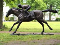 Bronzefigur Reiter auf Pferd