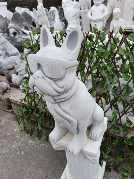 Gartenfigur Dogge "Cool" mit Brille, antik-grau