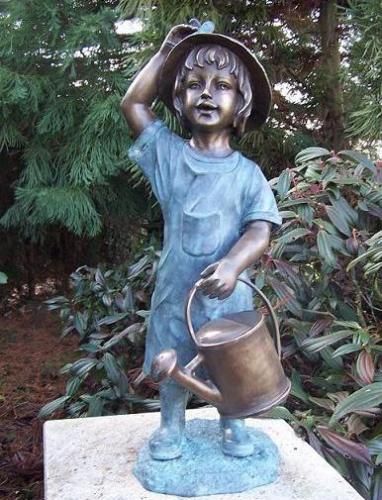 Bronzefigur Mädchen mit Gieskanne, Wasserspeier