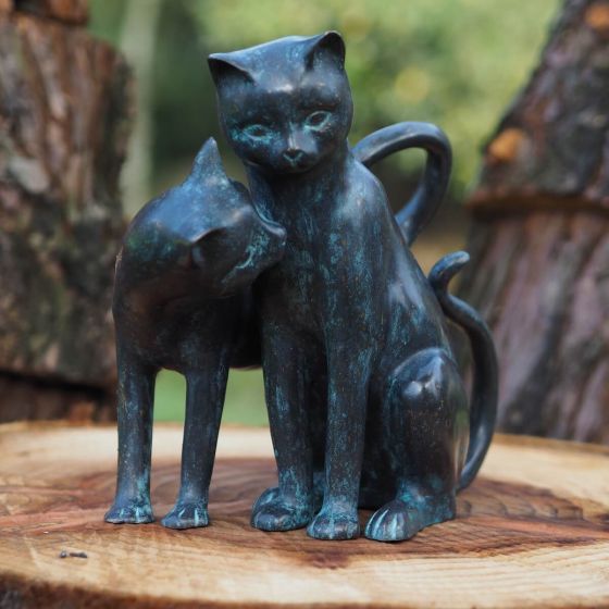 Bronzefigur zwei schmusende Katzen