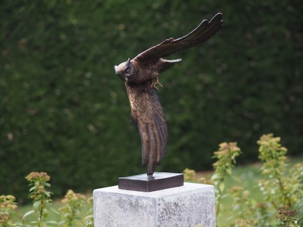 Bronzefigur fliegende Eule