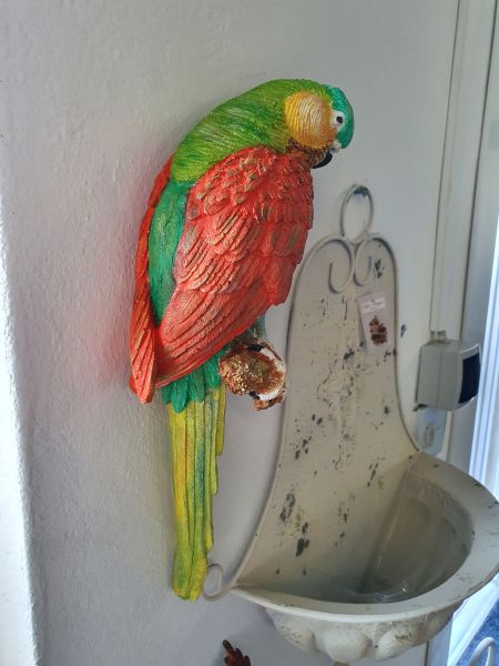 Gartenfigur Papagei, bunt, handbemalt zum Aufhängen