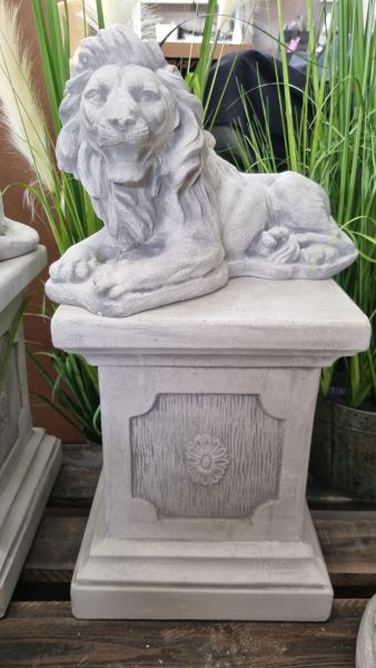 Gartenfigur Kleiner Löwe, liegend, antik grau
