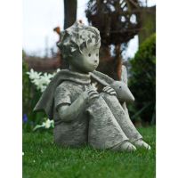 Gartenfigur Der kleine Prinz mit Schal,© de Saint-Exupéry