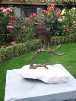 Bronzefigur Vogel auf Zweig