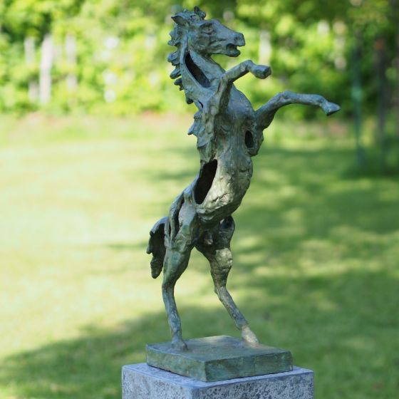 Bronzefigur aufsteigendes Pferd