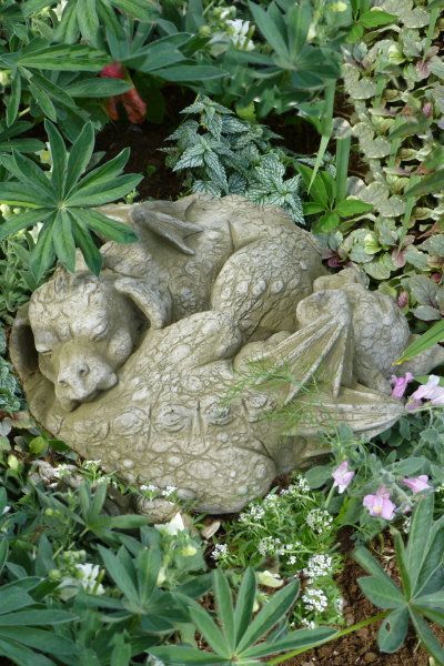 Gartenfigur "YIN & YAN",schlafende Drachen, © by Fiona Scott - Original von Vidroflor