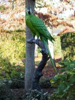 Bronzefigur Grüner Papagei auf Stamm