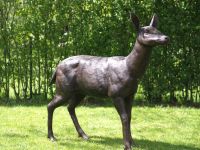 Bronzefigur Hirschkuh