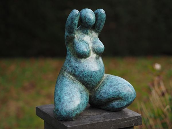 Bronzefigur Frauenakt Belle Donna