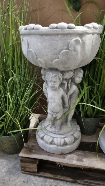 Gartenfigur Drei Engel mit Schale zum bepflanzen, antik grau