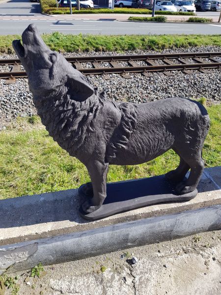 Gartenfigur Heulender Wolf schwarz