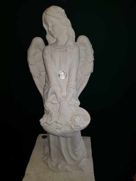 Gartenfigur Engel mit Blumenkorb